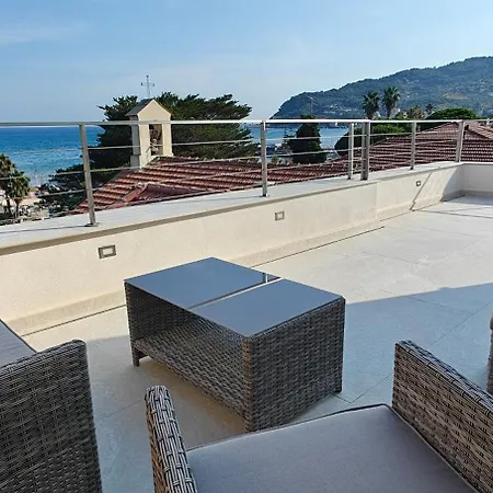 Deluxe La Terrazza Sul Mare Apartment Diano Marina